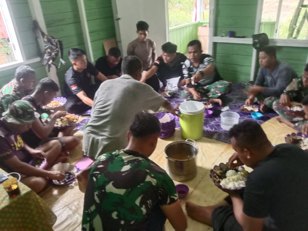 TMMD Ke-125 di Malinau: Satgas TNI dan Warga Makan Bersama, Perkuat Silaturahmi