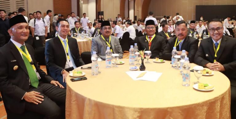 Bupati Drs.H.Anwar Sadat,M.Ag Tandatangani Komitmen Meritokrasi Daerah Di Palembang