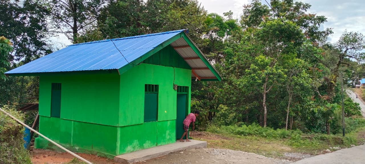 Air Mata Bahagia Ibu Januari: Rumah Impian Terwujud Berkat TMMD di Kampung Waropko