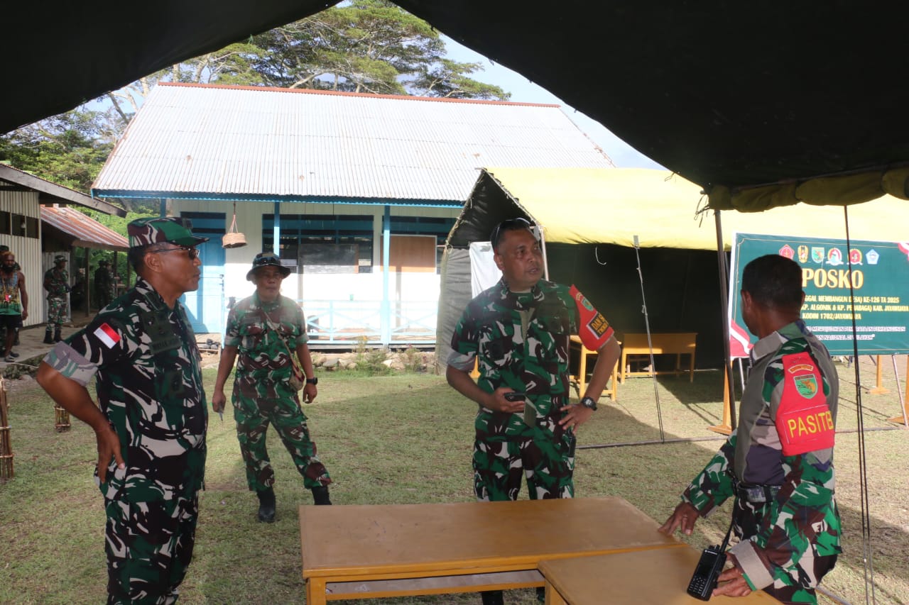 Dandim 1702/Jayawijaya Dampingi Kasiter Kasrem 172/PWY Tinjau Kesiapan Penutupan TMMD ke-126