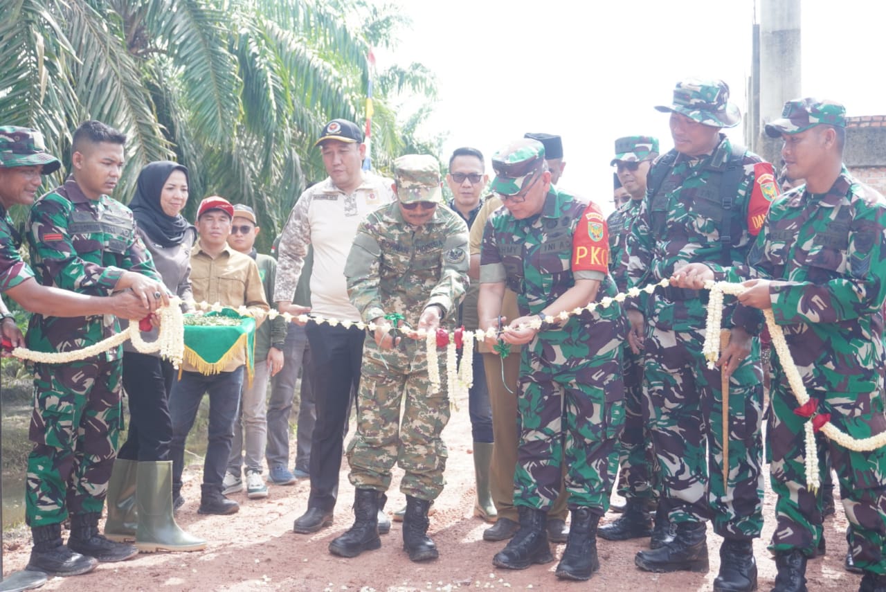 Jalur Kehidupan Baru: TMMD Kodim 0401/Muba Resmikan Pembukaan Jalan, Akses Warga Pinang Banjar Terbuka Lebar