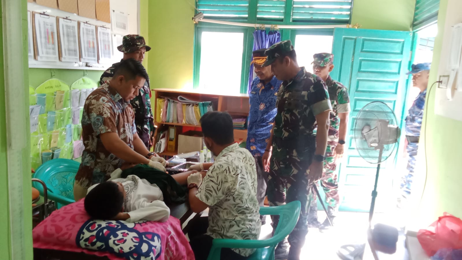 Danrem Brigjen Purnomosidi Tinjau Kegiatan Khitanan Massal Pada Penutupan TMMD Regtas ke-126 Kodim 1208/Sambas