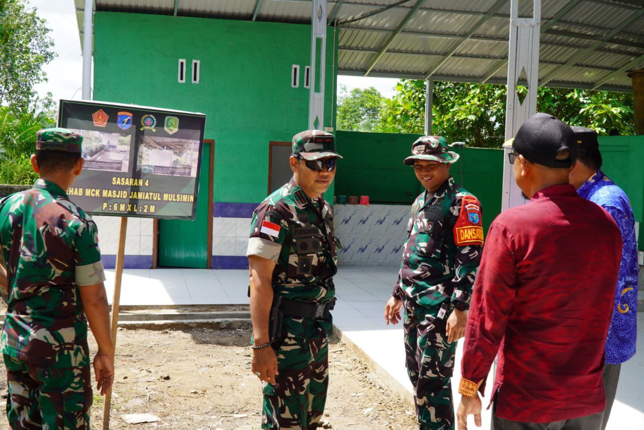Danrem 121/Abw Tinjau MCK dan Tempat Wudhu Masjid Jamiatul Muslimin Usai Upacara Penutupan TMMD ke-126 Kodim 1208/Sambas
