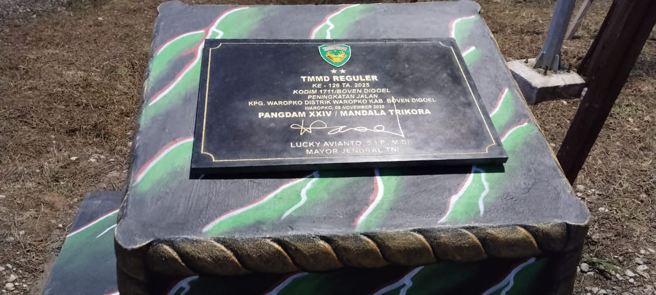 Warisan Abadi TMMD: Pangdam XXIV/Mandala Trikora Mayjen TNI Lucky Avianto Tandatangani Prasasti di Kampung Waropko