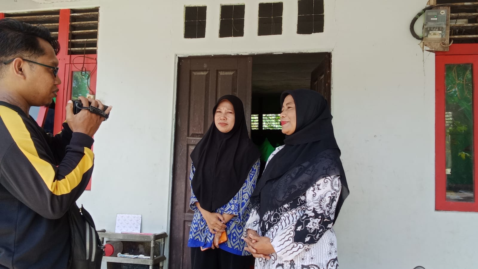 Perwakilan Guru SDN 11 Kota Lama Sampaikan Terima Kasih kepada Satgas TMMD Ke-126 Kodim 1208/Sambas