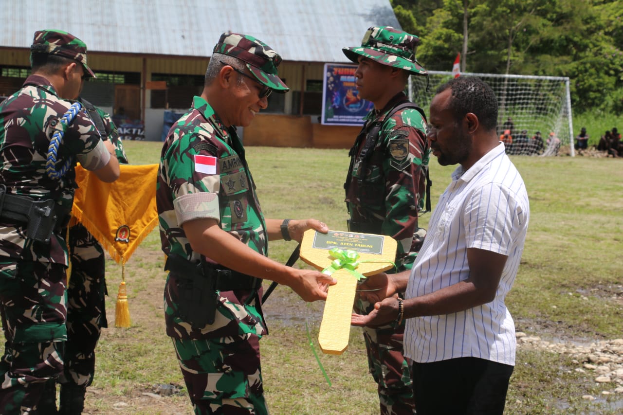 Harapan Baru di Jayawijaya: Pangdam XVII/Cenderawasih Serahkan Kunci Rumah Sehat TMMD ke Warga Piramid