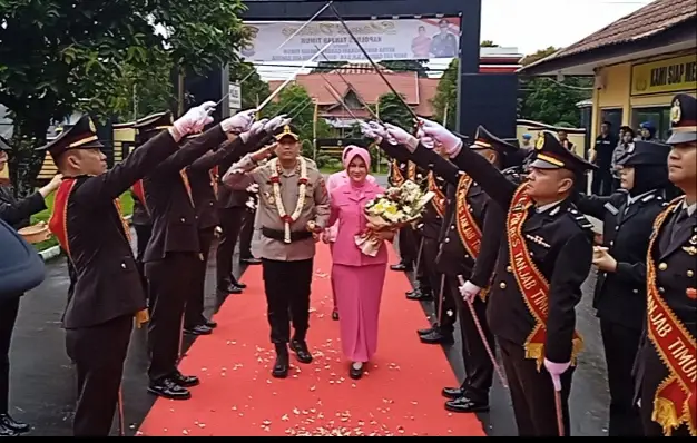 Penyambutan Kapolres Baru Tanjabtim, AKBP Ade Candra,S.P,S.I.K,Dengan Upacara Pedang Pora