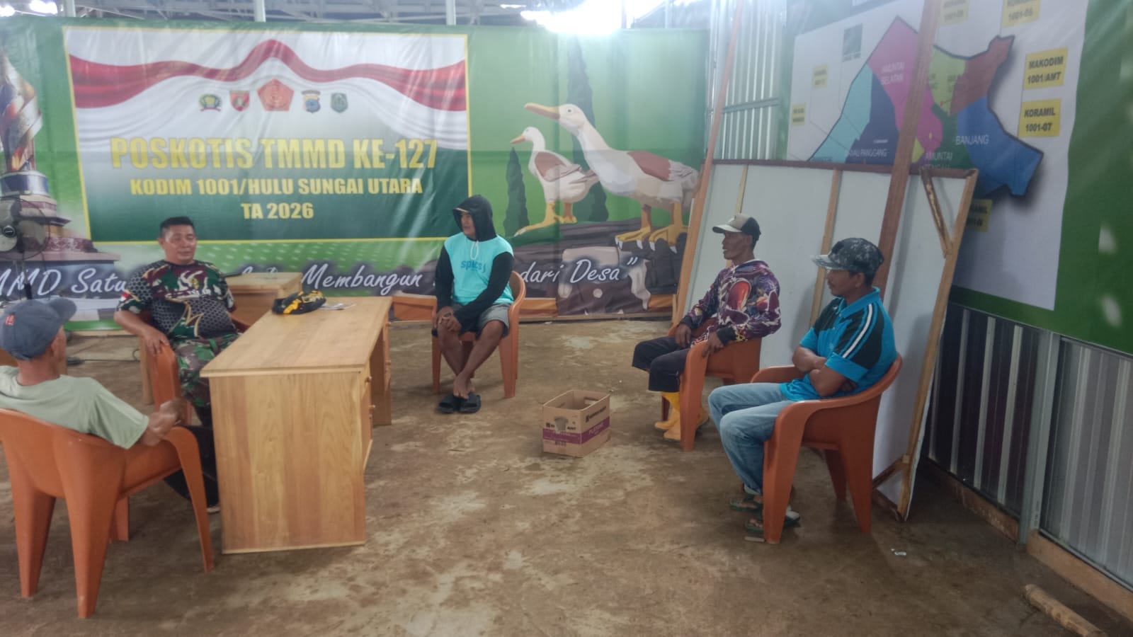 Duduk Bersama Warga, Satgas TMMD ke-127 Kodim 1001/HSU Perkuat Kemanunggalan di Hambuku Hulu