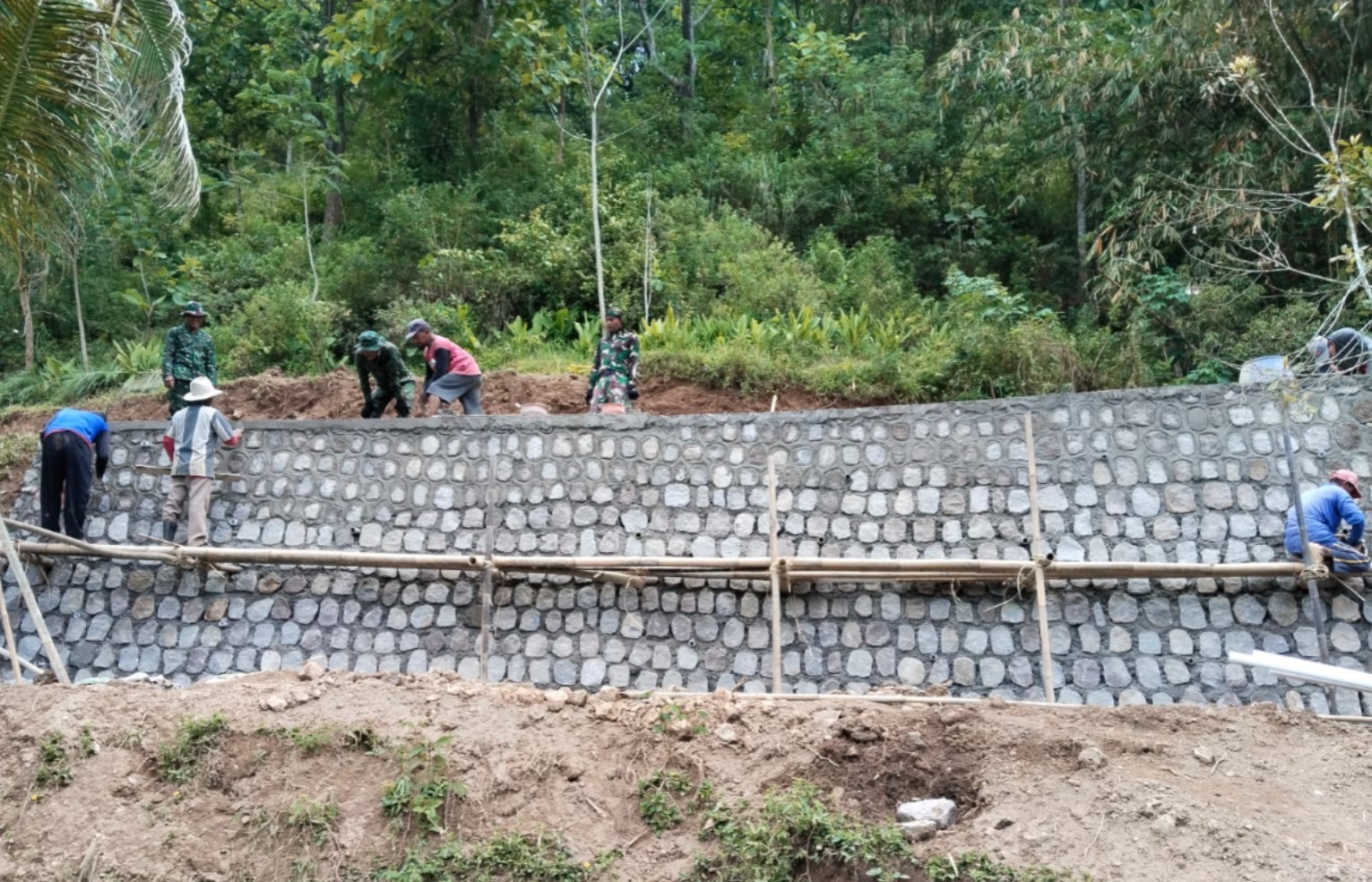 Talud Penahan Longsor Sepanjang 10 Meter Hasil TMMD 127 Kodim Wonogiri Rampung 100%