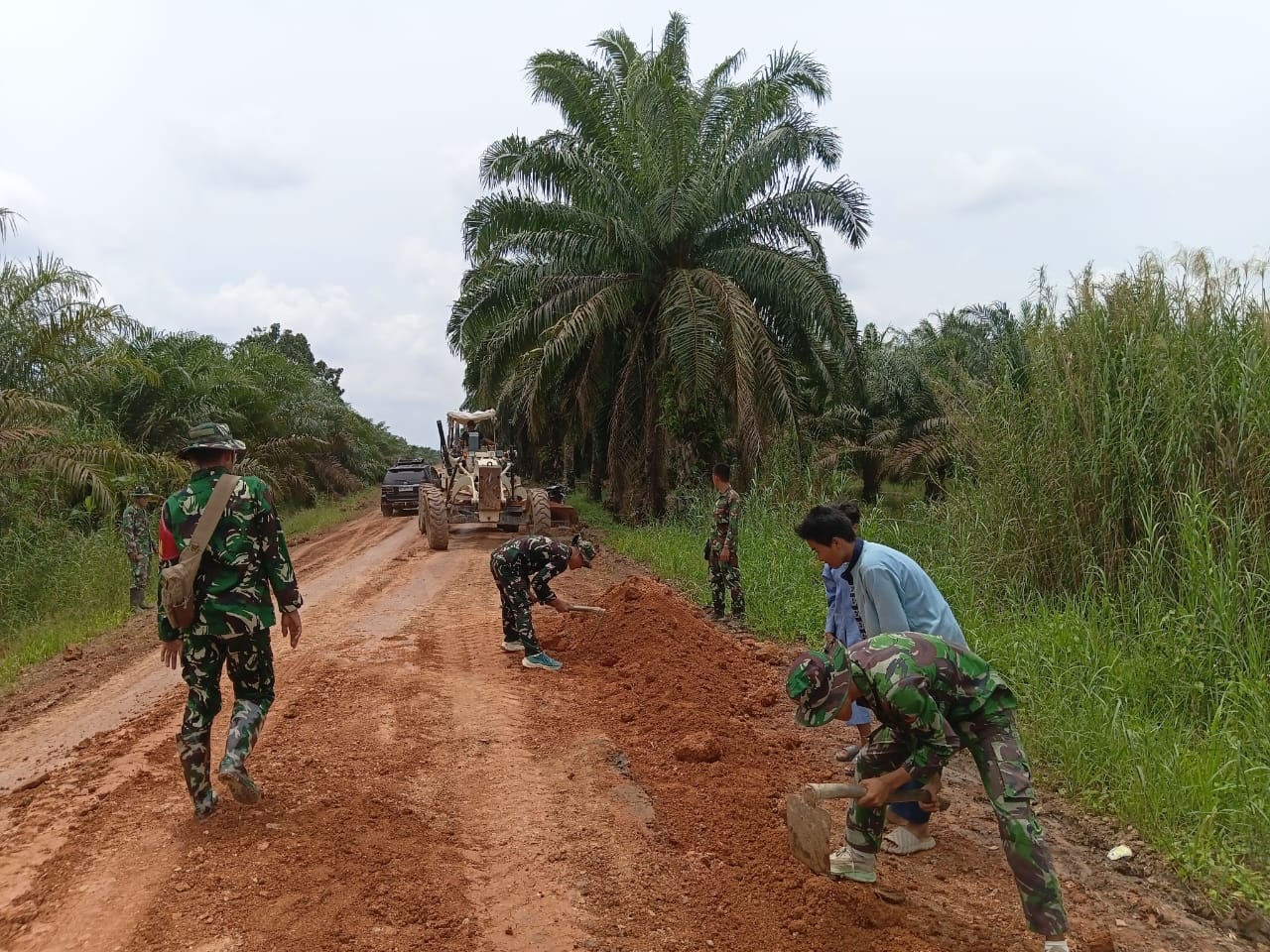 Progres Capai 68 Persen, Satgas TMMD 127 Terus Kebut Pengerjaan Jalan Wonosari-Rukun Makmur